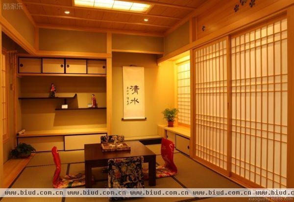 日式装修小户型客厅榻榻米效果图