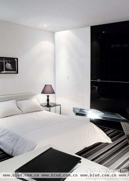 现代黑白色风格卧室装修图片