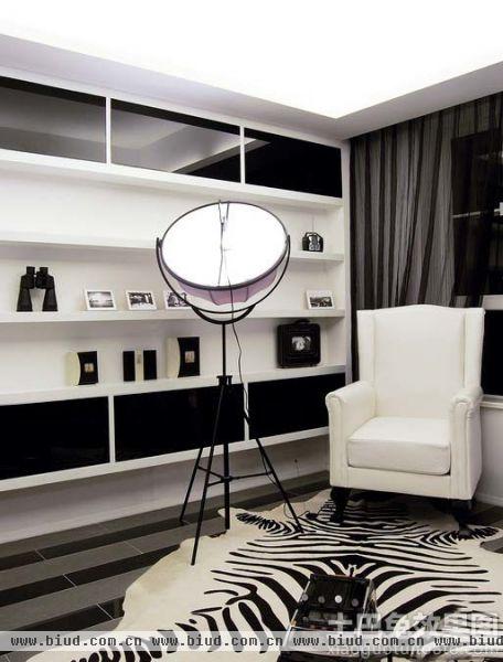 现代黑白色室内装潢图片