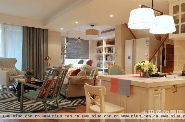 美式家居小客厅装修色彩布置效果图