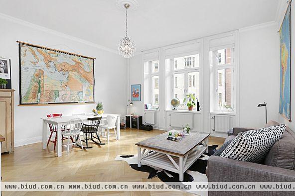 纯白色的空间塑造出典型的北欧风格，屋主认为与其将旧家具扔掉浪费，不如重新改造利用，搭配现代时尚的元素，新与旧的对比可以带来满满的新鲜感。纯白的空间如何才能不乏味？学习下北欧风的经典桥段，搭配丰富的温馨配饰，充满了生活的气息，再或者就利用少部分的亮色，在不破坏整体氛围的情况下，增添活力!