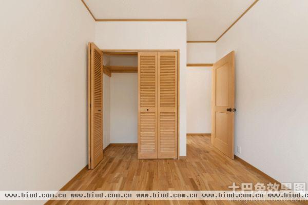 日式家装卧室木门效果图