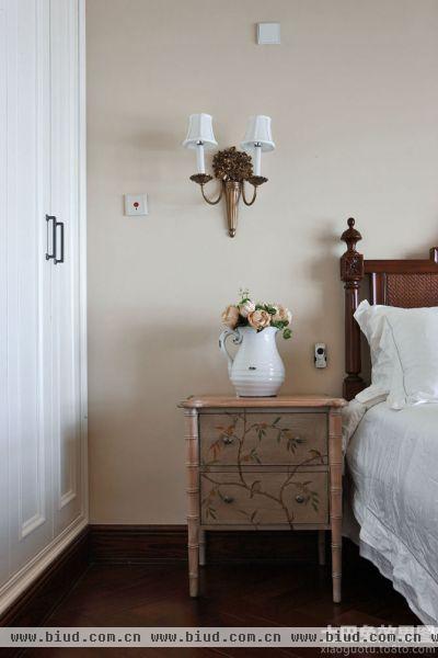 古典风格卧室床头装修壁灯床头柜图片