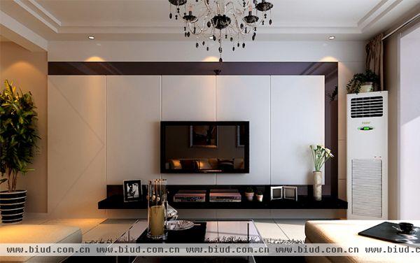 客厅利用玻化砖茶几的镜面增加空间感，布艺软饰多用暖色系，提升居住舒适感。