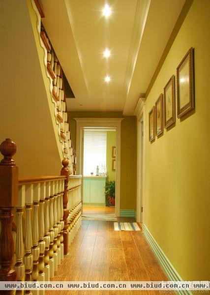 美式家装别墅楼梯间设计