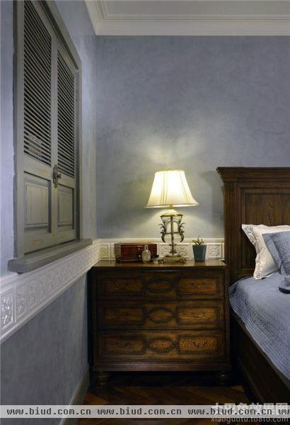 家居卧室实木床头柜灯具图片