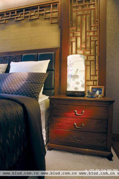 中式风格卧室床头灯具图片