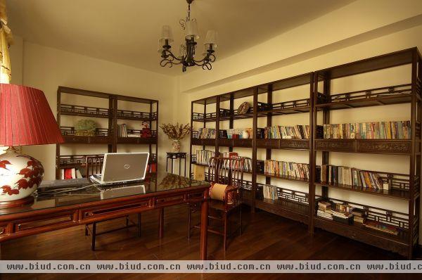 书房就像个小的图书馆