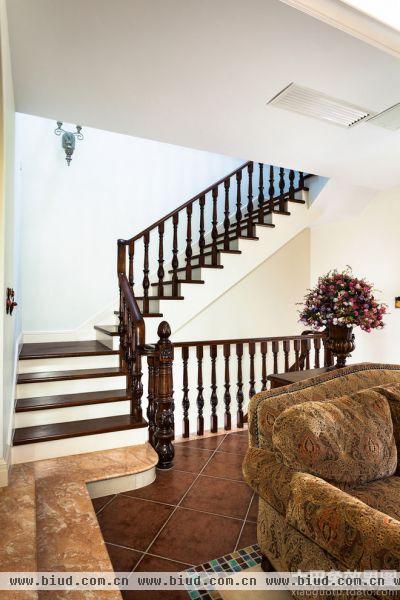 美式精装修楼梯设计图片