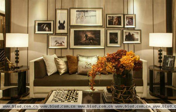 现代风格家居客厅沙发装饰画