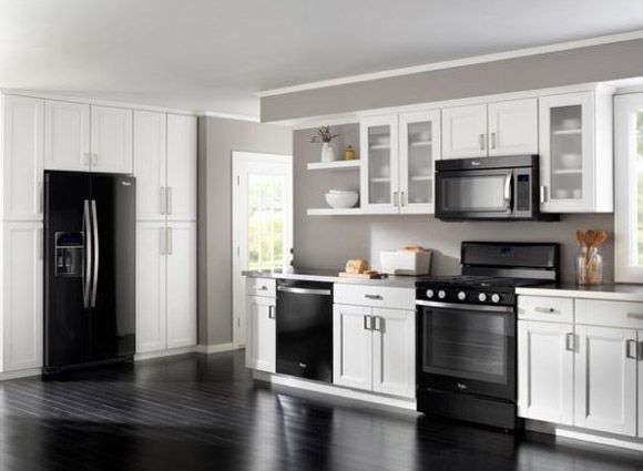 厨房都是以黑白色为主调，碗橱采用靠墙的组合式吊柜，合理利用可储物品的空间，精心设计的现代组合厨具会使你储物、取物更方便。