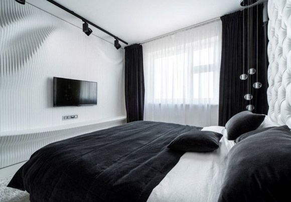 时尚大气的卧室中电视背景墙也是运用大波浪式的，整个卧室有种现代的欧式风格。