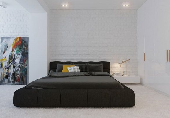 映入眼帘的就是一张黑色的大床，大面积的白色加上黑色的点缀，整个卧室透露着一股时尚大气之感。
