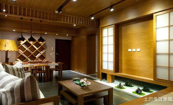 日式风格木质客厅背景墙装修