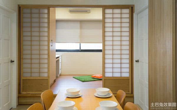 日式风格榻榻米与餐厅隔断设计图片