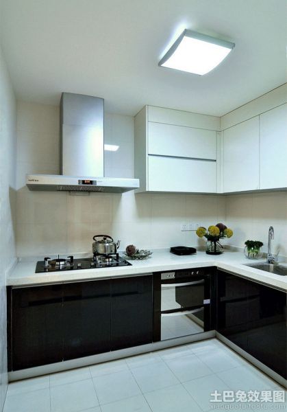 黑白色家居厨房装修设计图片欣赏