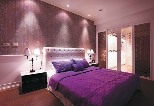 紫色房间实景图