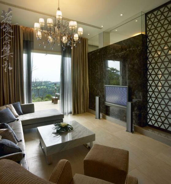 美式木制别墅室内电视背景墙设计效果图