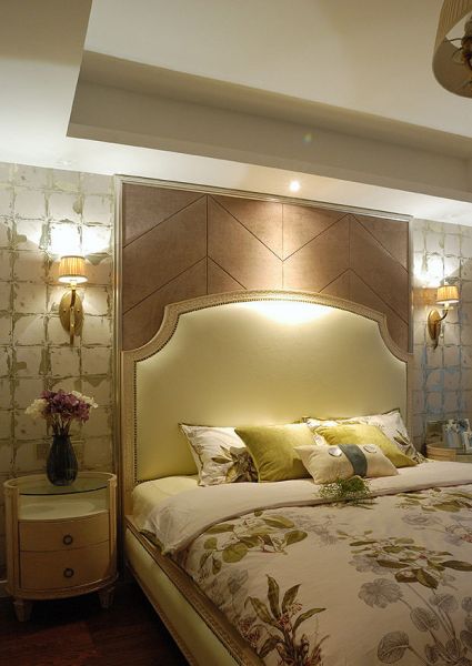 新古典风格卧室床头墙面设计图