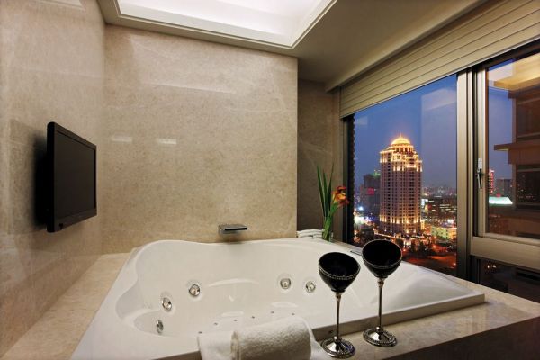 现代高级公寓室内浴室浴缸设计案例
