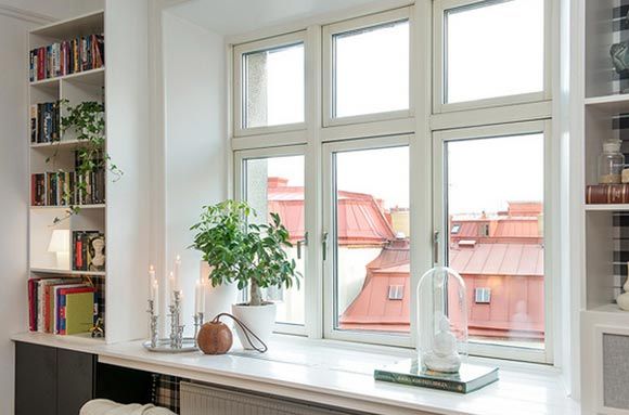 立体宽敞的窗台和内嵌墙壁的收纳架塑造了收纳功能强大的客厅背景墙，轻松地解决了屋主的收纳难题。