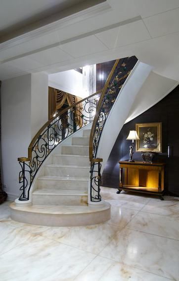 欧式风格别墅室内楼梯设计图片