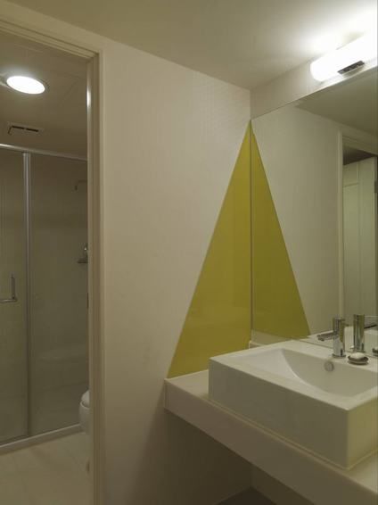 现代黄色点缀卫生间装修