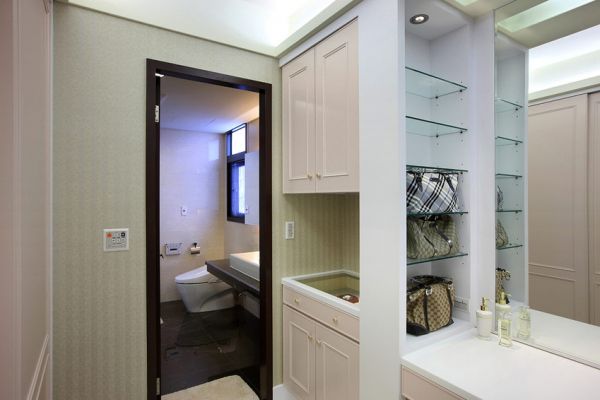 2015现代风格四居室卫生间装修设计图片