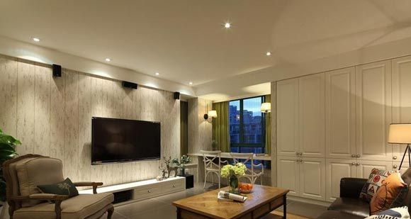 本案的使用面积有一百四十多平，相对于现代的小区住宅来说算是蛮大的，客厅使用简雅朴素的笔调，以简约的设计为主题，勾勒出了一个清新的家居环境。