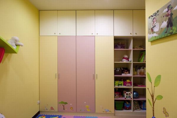 日式儿童衣柜效果图