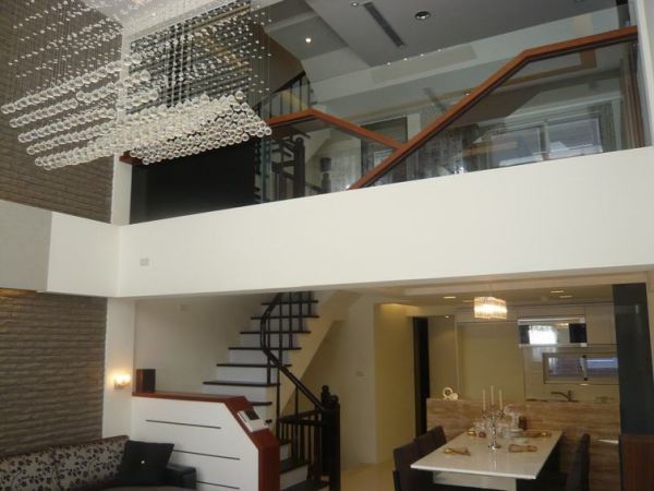 现代别墅室内楼梯装饰设计图片欣赏