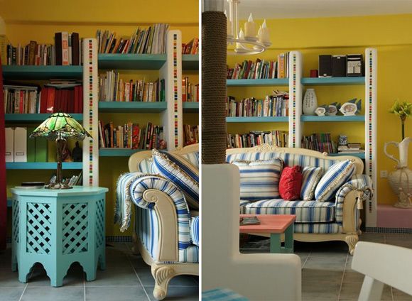以跳跃的香蕉黄与温柔的粉色来作为客厅墙面选额，瞬间就让整个家的感觉就不一样了。在沙发后面空出一些空间作为书架，蓝白相间的书架在造型上也很显层次感，不会觉得太过呆板。蓝白相间条纹的舒适大沙发也能够为客厅增添一笔地中海风。沙发一旁的小台灯在平日里实用性还是很大的，后方的书架离沙发距离不远，在沙发上直接就能够到书，这里也算是个小书房。