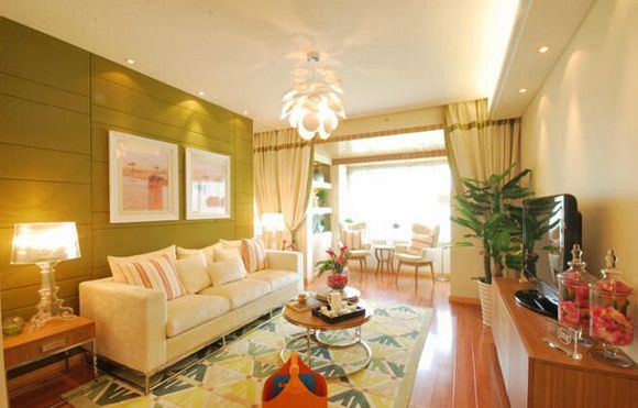 本案以简约温馨为主题，主色调为绿色，户主为80后，希望房间充满生机与活力，简单的木色搭配主色调绿色，给人简单明快的生活环境，让自然与家装融为一体。