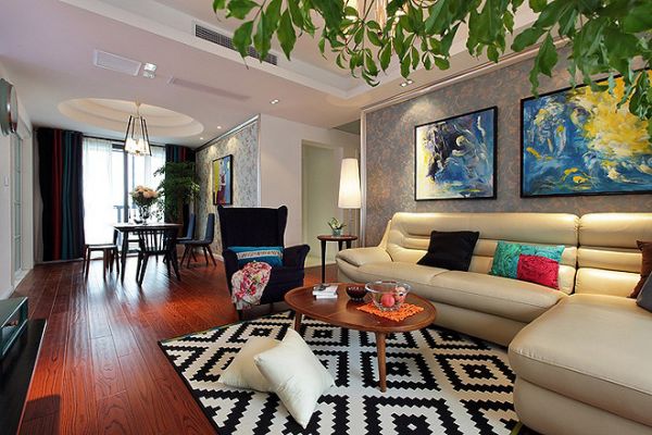 生活就是要多姿多彩，在家居的设计上亦是如此。这间123平的居室，设计师采用绚丽的色调完美的诠释了田园风格的居室，配上艺术的装饰画，缤纷中不失雅致。