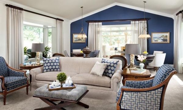 蓝色是一种向往，给人一种婉约宁静的感觉。这个家居设计只用了蓝白两色作为主色调，透着浓浓的英式风格，既古典又现代，非常的温馨、浪漫。