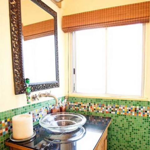 妙趣横生！多色瓷砖拼贴的彩色浴室