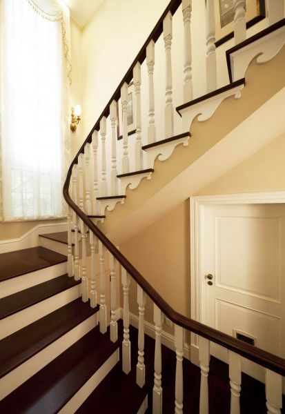 豪华古典美式楼梯装潢