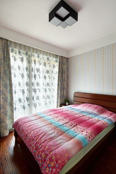 简约家居设计卧室窗帘