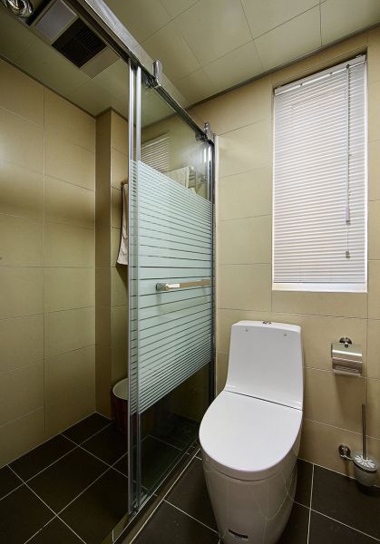 最新现代简约卫生间装修设计图片