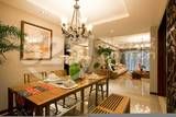 选用了厚实大气的黄金柚系列家具，线条简洁凝练，祥瑞的花纹、简洁的设计，值得细细品味。