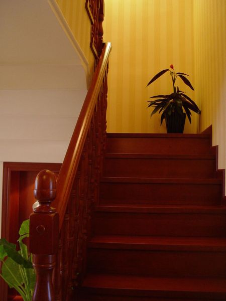 欧式现代实木楼梯室内装饰图片