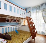 儿童房宽度比较窄，面积也比较小，所以床就选择了南北放，选上下床是考虑偶尔父母来住。主卧与儿童房之间的墙体拆除了，利用原来的墙体位置做了儿童房的收纳柜。