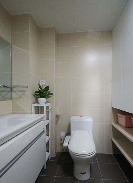 现代简约家庭卫生间设计装修效果图片