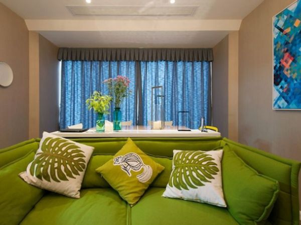 现代风格客厅蓝色窗帘设计效果图