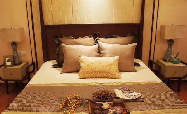 温馨简中式卧室布置
