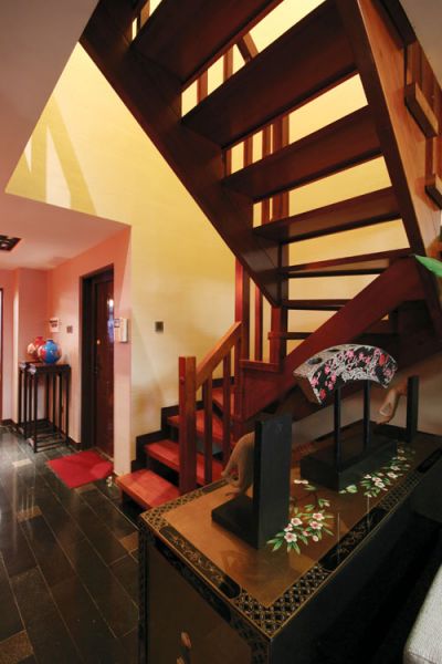 中式红木复式楼梯设计