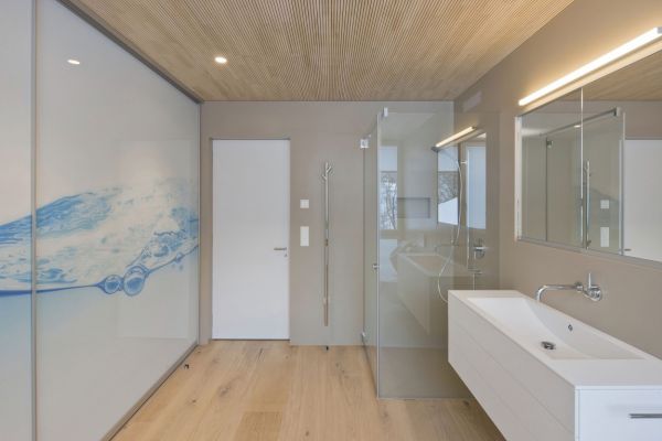 宽敞明亮的现代风格家装卫生间效果图