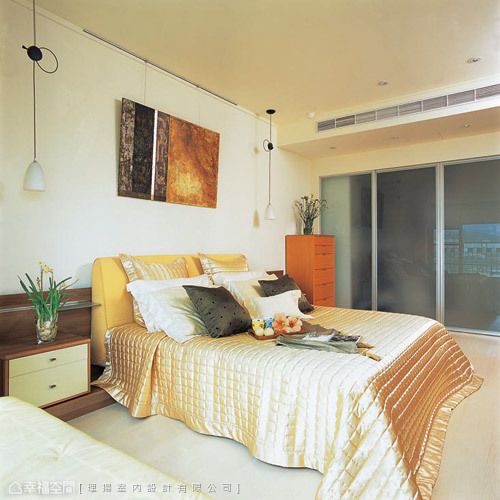 阳光写意的现代卧室图