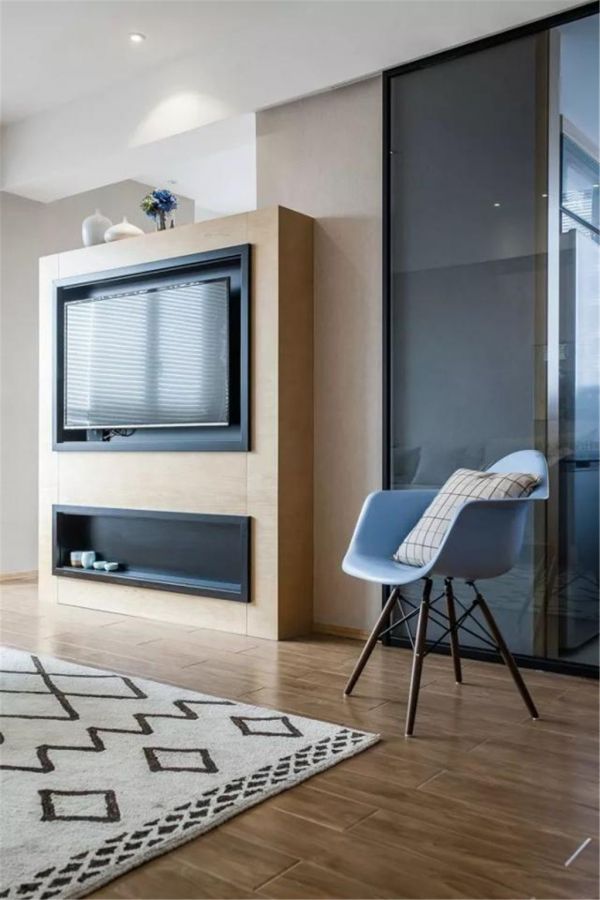 87平的原木风小户型，电视背景墙趣味十足！