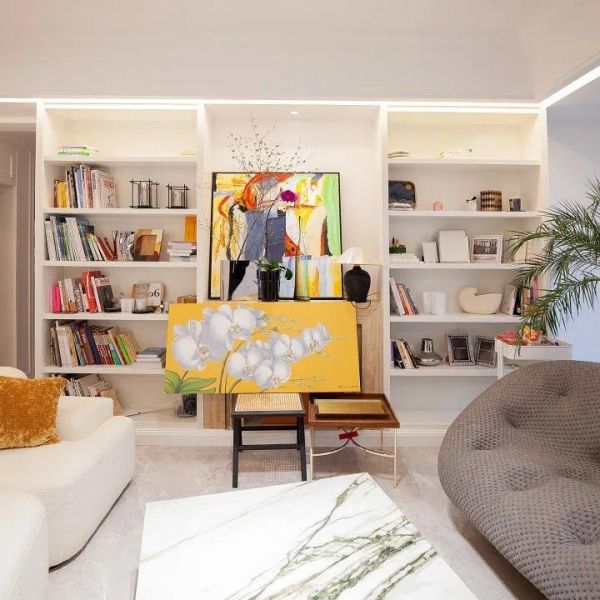 不愧是设计师的家丨暖白色设计，从客厅美到卧室